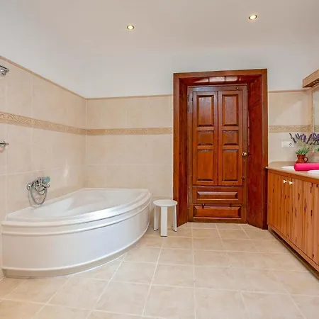 Puerto Del Carmen Sleeps 8 Air Con Wifi Willa *